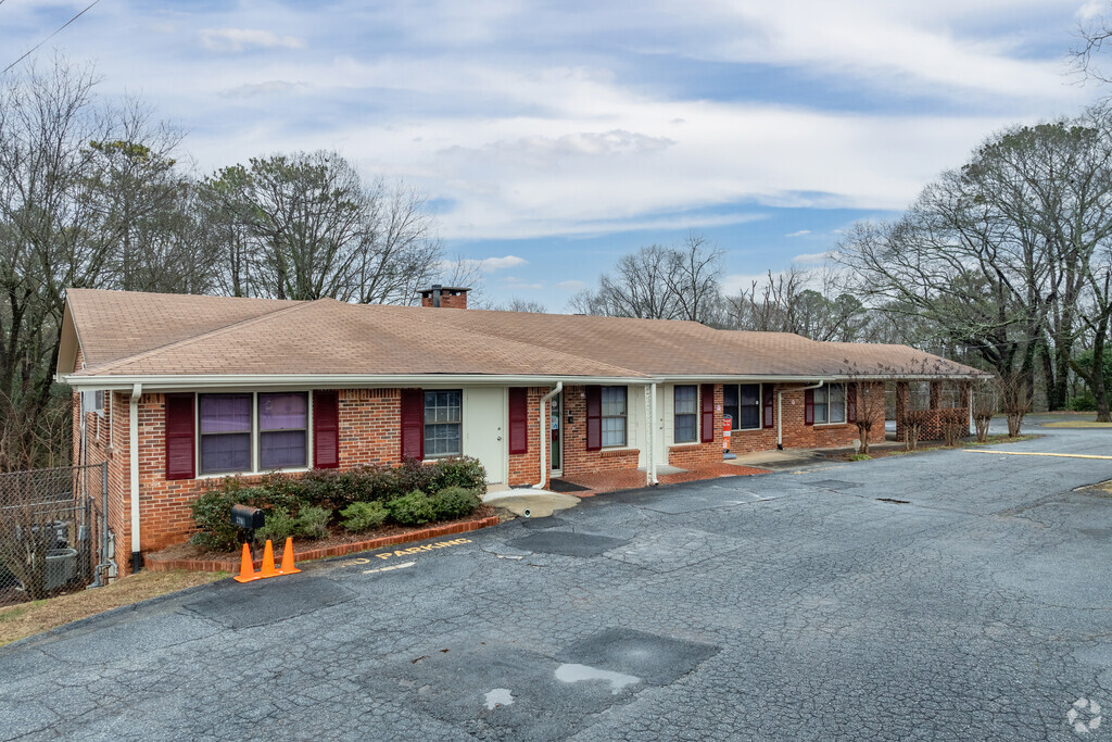 Cambridge Academy is located in the Gresham Park / Panthersville area.