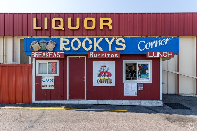 Rocky’s Corner Café offers breakfast items, smoothies and coffee in a drive-up fixture.