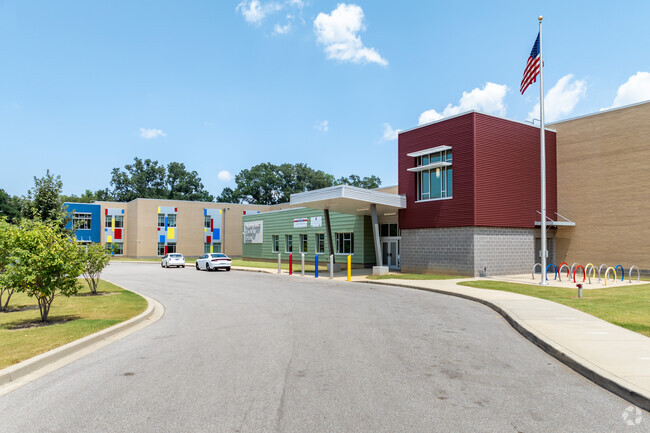 The circle drive at Parkway Village Elementary in Memphis makes drop-off and pick-up effortles.