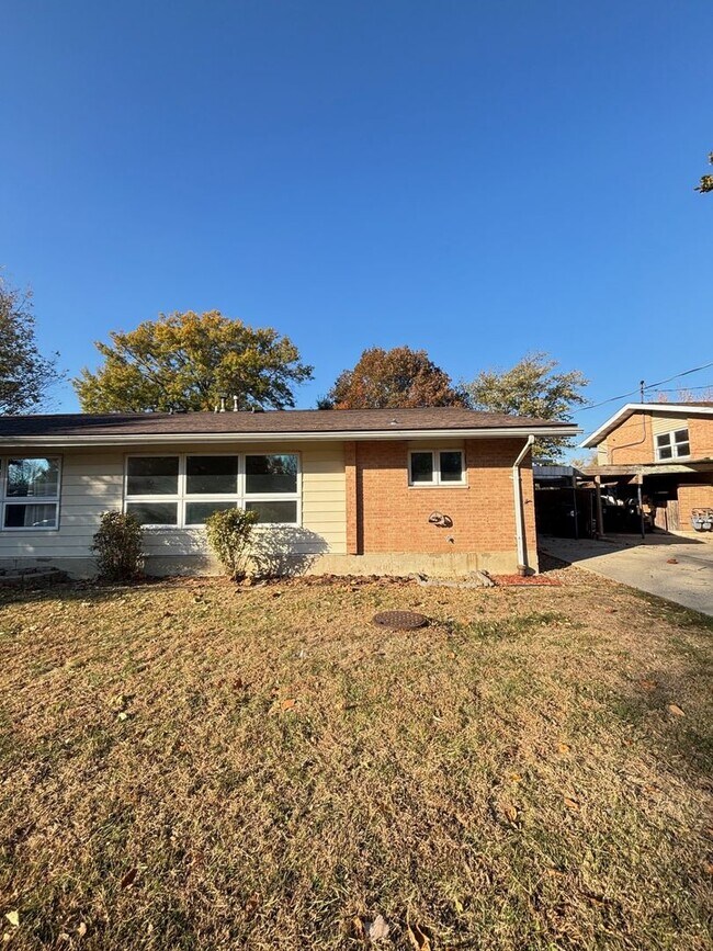 1519 Fairway Dr, Rantoul, IL 61866