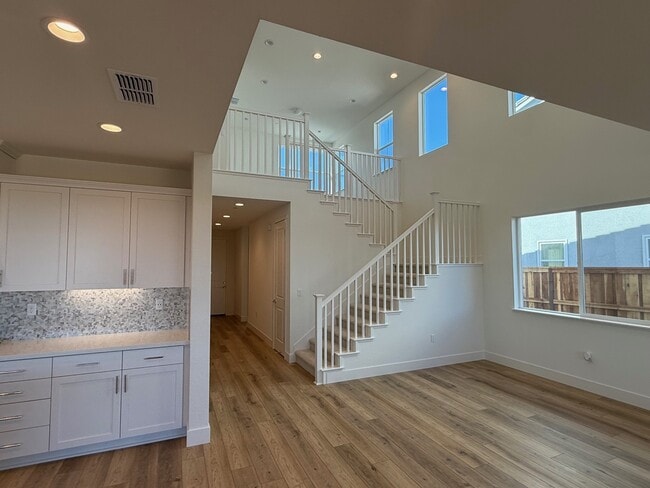 17048 Aldergrove Ct, Lathrop, CA 95330 - photo 2