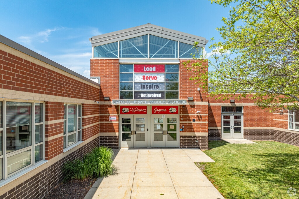 Jewel Middle School is a public school located in North Aurora, IL.