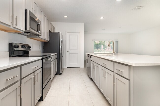 176 Citrine Loop, Kissimmee, FL 34758 - photo 5