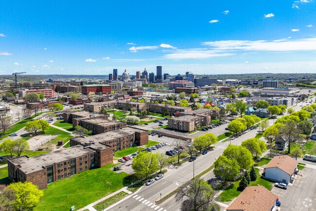 Frogtown is located less than 5 minutes from Downtown St. Paul.