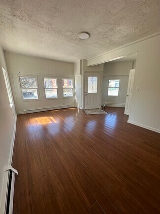 107 N Bridge St, Poughkeepsie, NY 12601