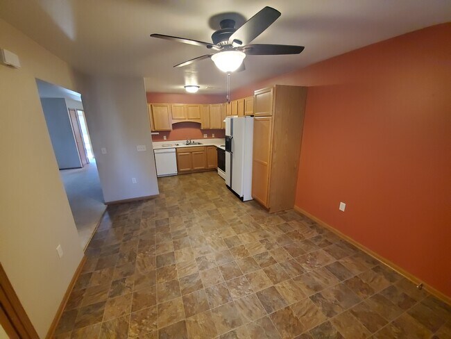967 Roseland Dr unit 2, Kewaskum, WI 53040 - photo 4
