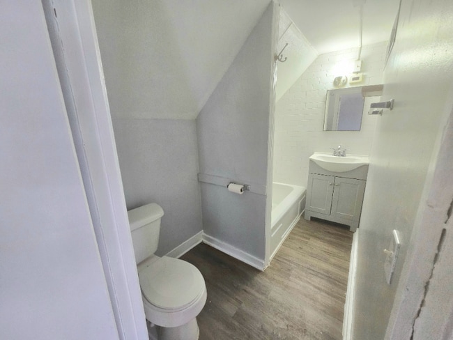 25 Saltonstall St unit Upstairs, Canandaigua, NY 14424 - photo 5