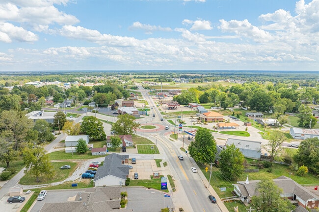 Ashland’s downtown roundabout links walkable blocks, shops, and homes.