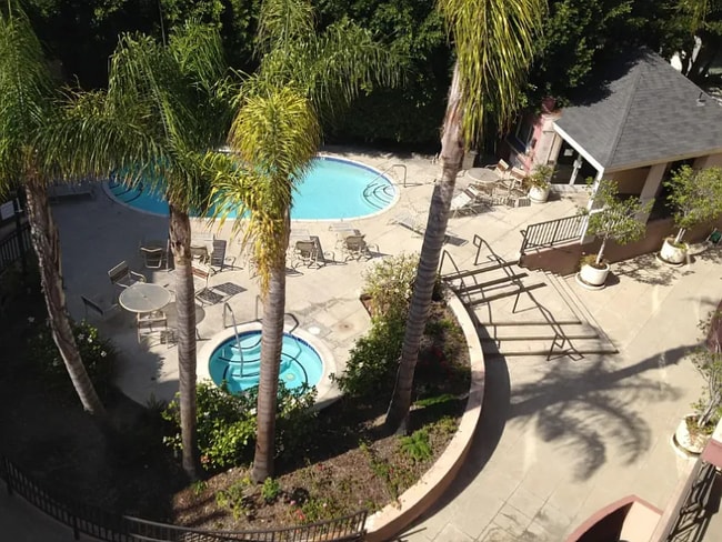 1245 Mcclellan Dr unit 1245 McClellan, Los Angeles, CA 90025 - photo 7