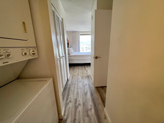 Discovery Bay Center unit 3516, Honolulu, HI 96815 - photo 6