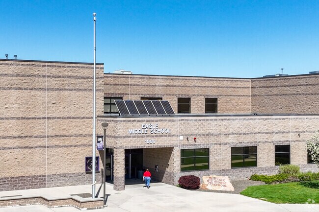 Eagle Middle School serves Eagle neighborhood students in grades 6-8.