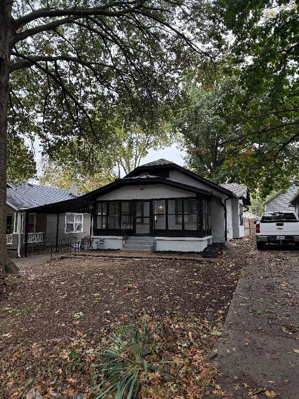 1906 S Willow Ave, Independence, MO 64052 - photo 1