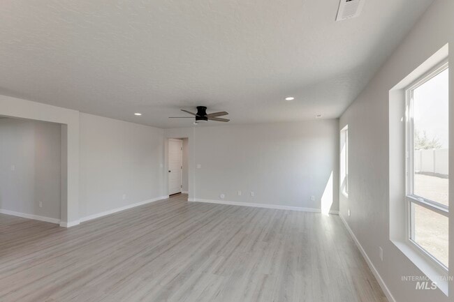 5130 Castleton Ave, Nampa, ID 83686 - photo 5