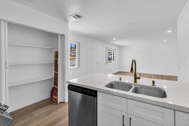 3531 Rainbow Ln, Highland, CA 92346 - photo 6