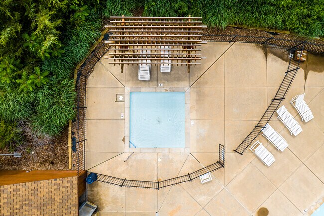 You will also find an in-ground hot tub at Fox Ridge.