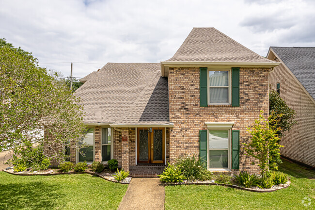 A French Provincial Home in the Whitney-Cecile Neighborhood of Metairie