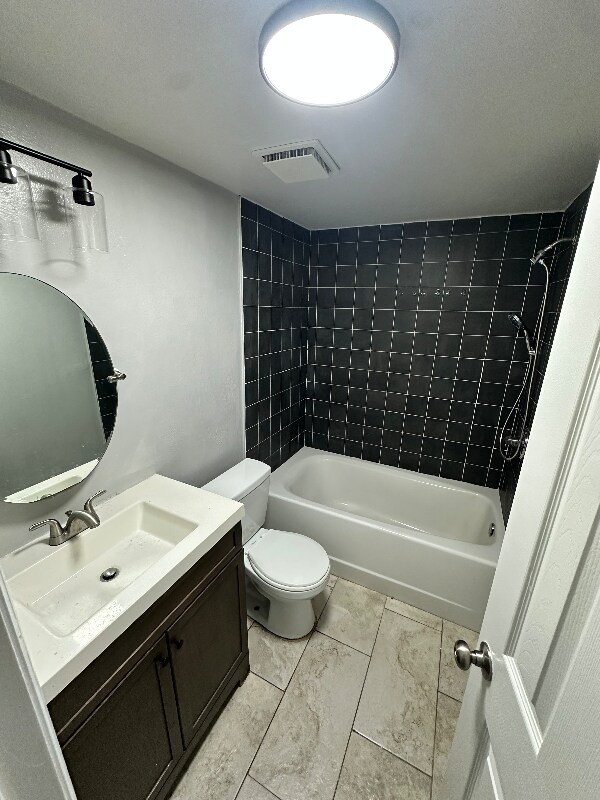 9208 N Connechusett Rd unit B, Tampa, FL 33617 - photo 7