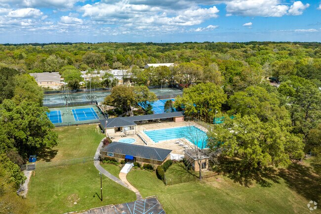 Oakwood Swim & Racquet Club is a popular destination for the families of Terrace Hills, Mobile.