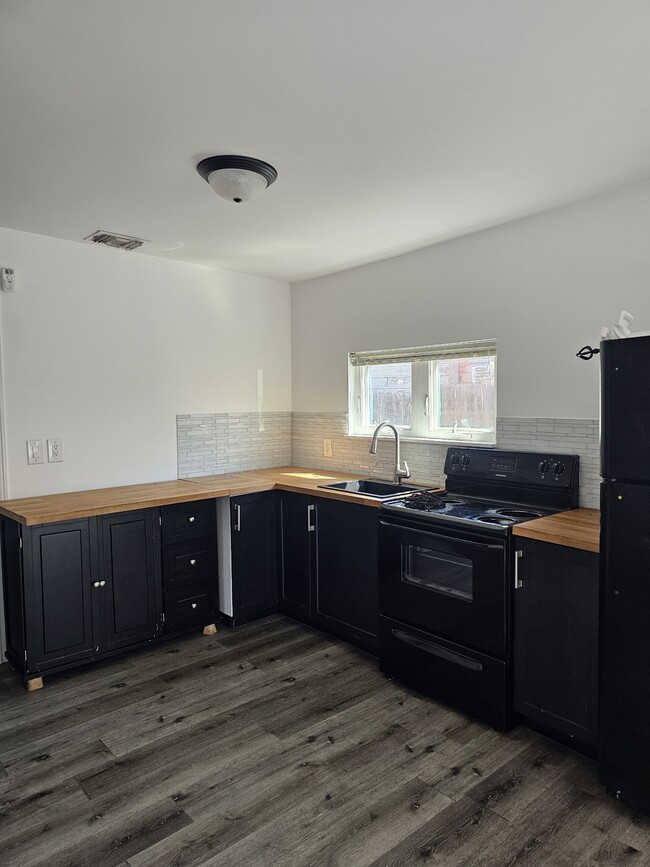 211 W Mitchell St, San Antonio, TX 78204