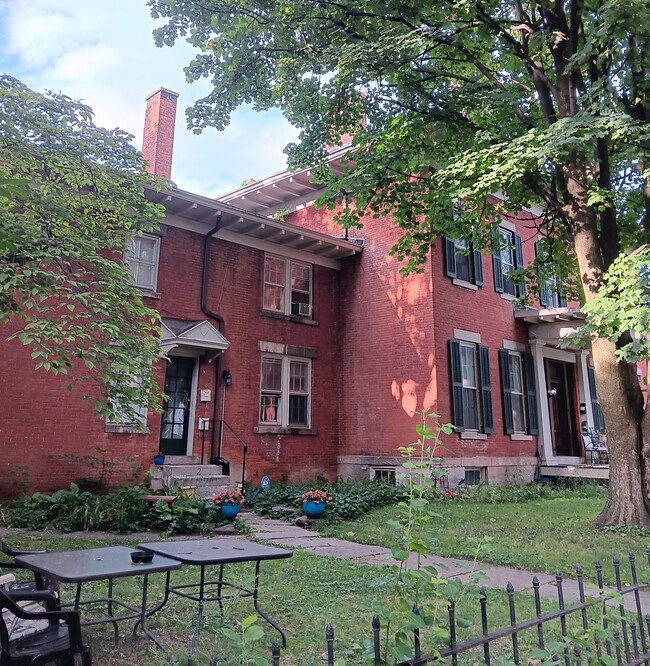 2 Atkinson St, Rochester, NY 14608