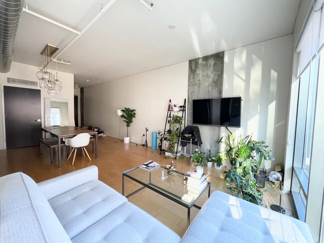 LUMA South unit 913, Los Angeles, CA 90015 - photo 4