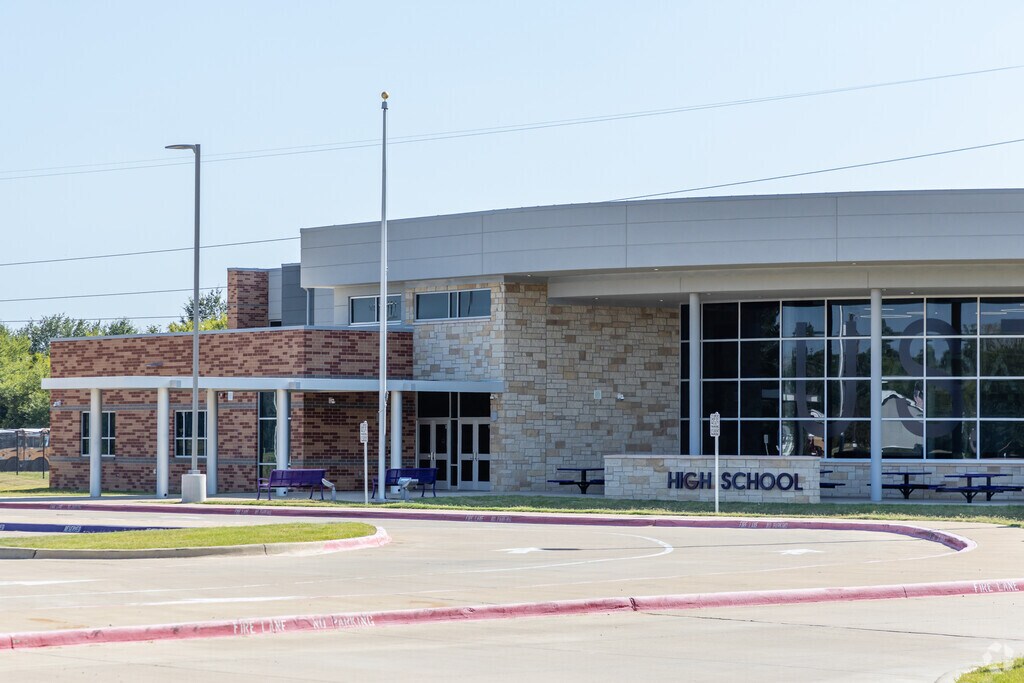 The students at Eustace High School strive to do their best every day.