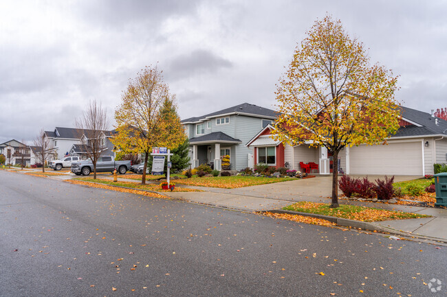 Many homes are located within planned communities in the West Prairie neighborhood.