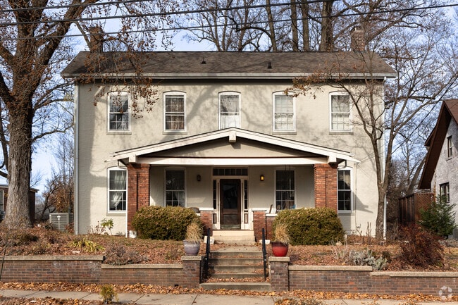 1930 I-house located in Belleville, IL.