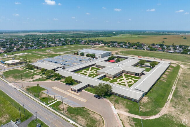 Cesar Chavez Middle School host grades 6th grade to 8th grade in the general Mission area.