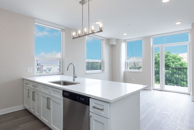 2BR, 2BA - Kitchen/Living