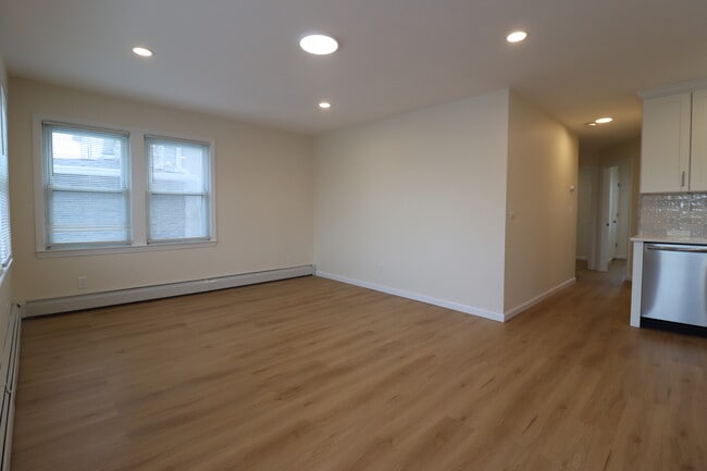 5 Hastings Rd unit 2nd Floor, Island Park, NY 11558 - photo 3