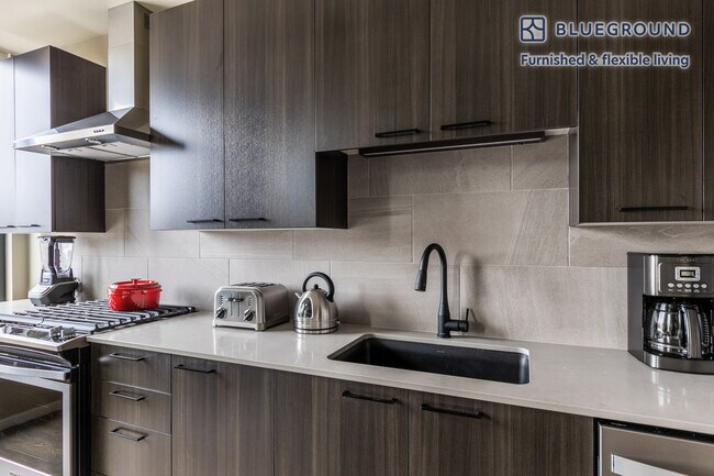 939 W Washington Blvd unit FL7-ID234, Chicago, IL 60607 - photo 5