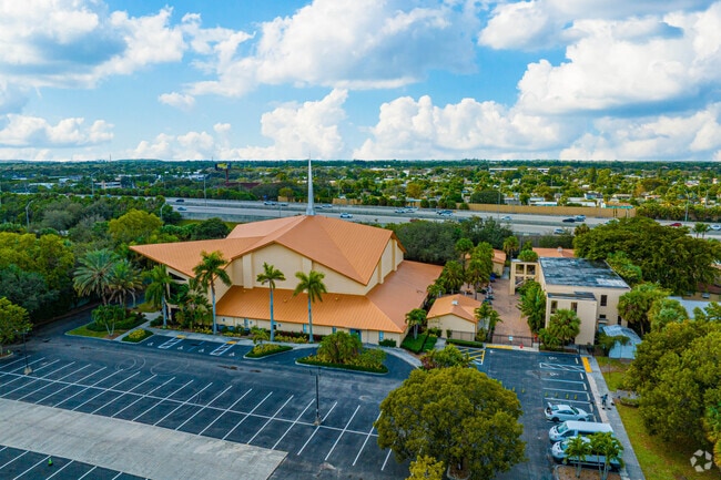The Gardens School of Technology Arts encourages class discussion and analysis in learning.