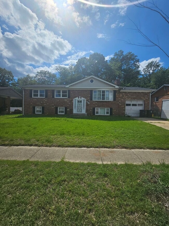 9511 Pin Oak St, Clinton, MD 20735