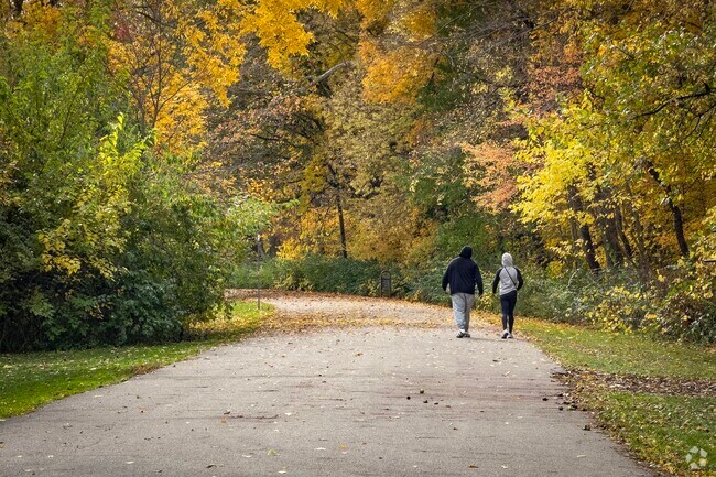 Lafayette Place residents enjoy close proximity to neighboring amenities like Foster Park.