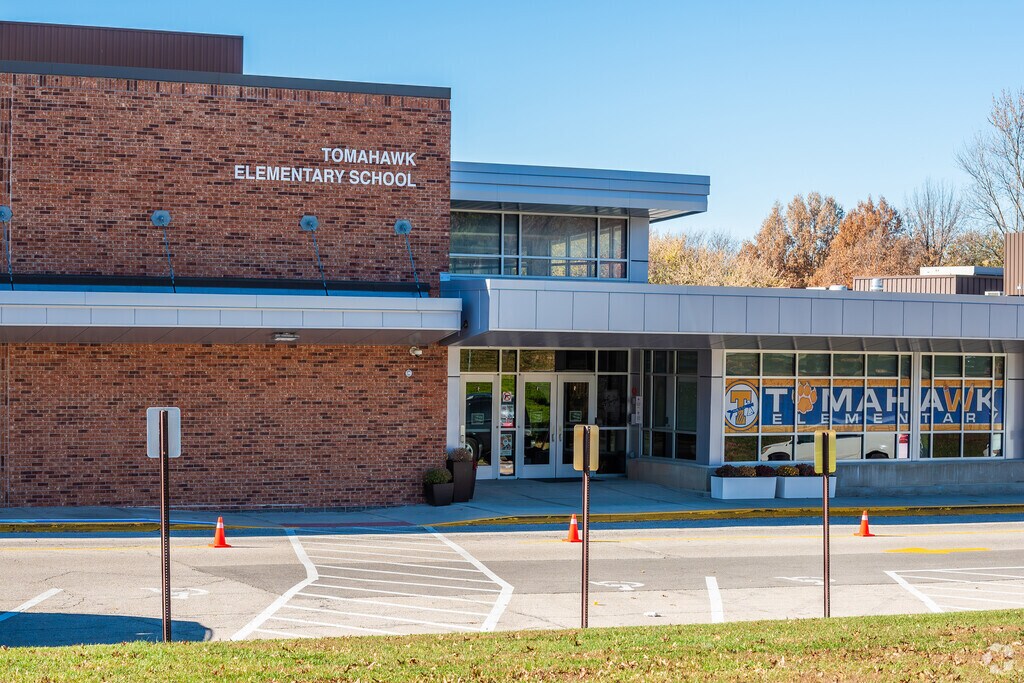 Tomahawk Elementary School is located in Olathe, Kansas.