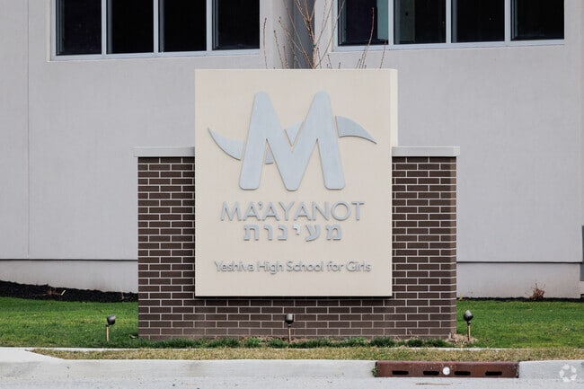 295 students attend Maayanot Yeshiva High School For Girls in Teaneck, NJ.