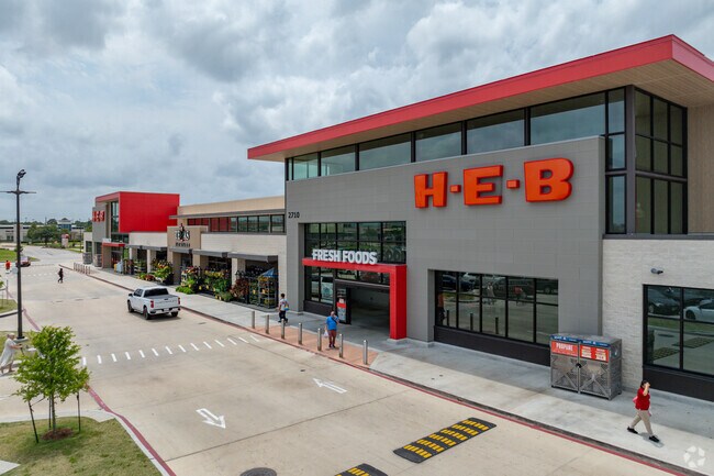 H-E-B is a favorite grocery destination in the The Lakes at Highland Glen area.