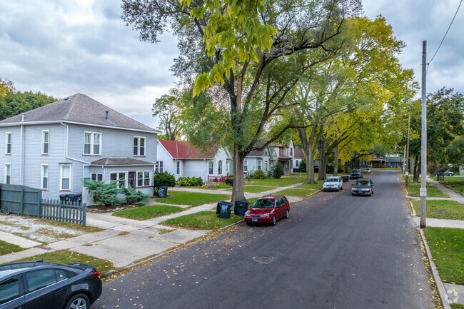 A row of houses of various architectural styles in the North Pekin neighborhood of Peoria, IL.