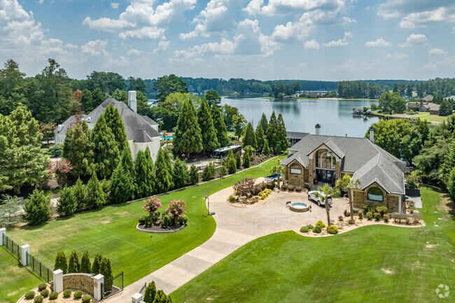 Homes typically have privacy trees and bushes in the Lake Spivey neighborhood of Atlanta.