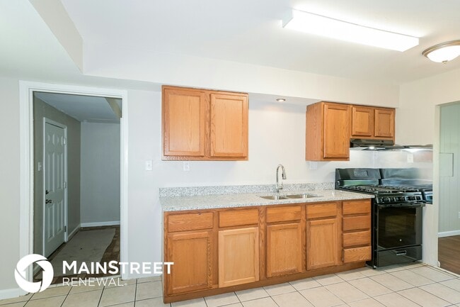 10117 Crown Point Dr, Saint Louis, MO 63136 - photo 6