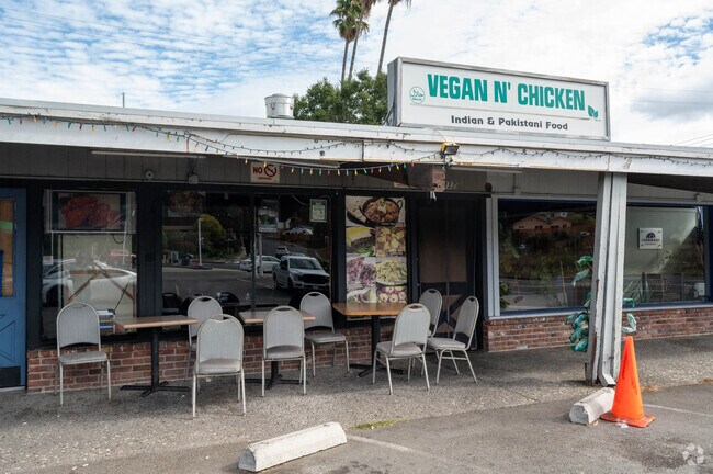Vegan Chicken is a phenomenal place to grab Dinner in the El Sobrante Hills neighborhood.