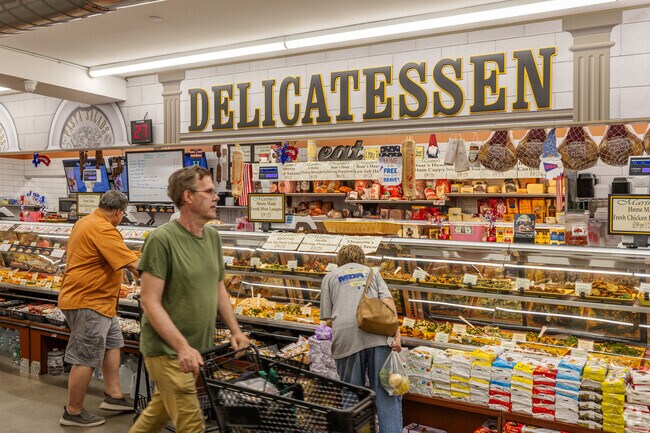 Marino's Supermarket is a family owned specialty grocer and catering business in Auberndale.