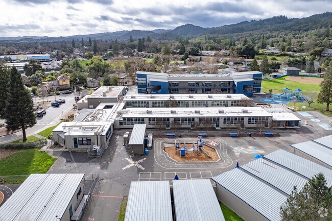 Your kids will enjoy learning in the inspiring atmosphere of Jefferson Elementary School.