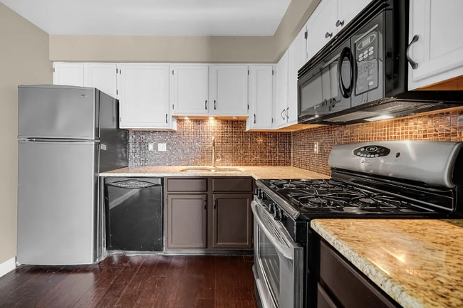 1066 Millpond Rd unit E, Valparaiso, IN 46385 - photo 5