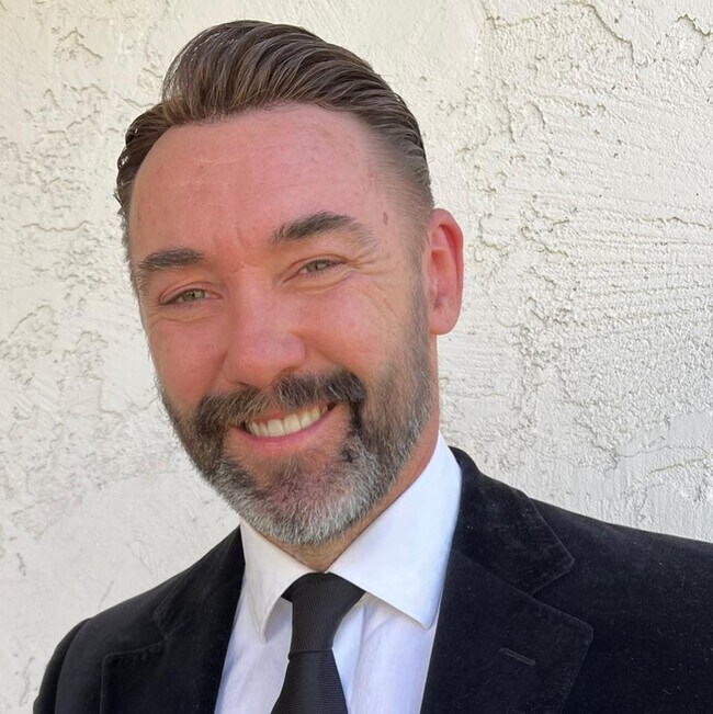 Agent Photo