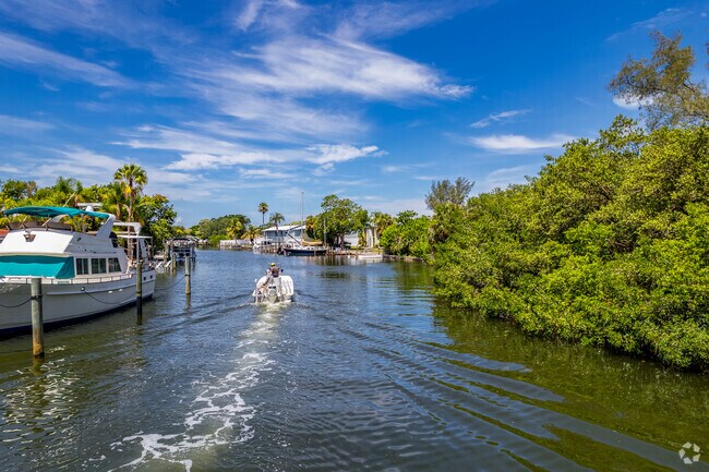 With docks off your home you can take your boat out any day in Northwest Bradenton/Palma Sola.