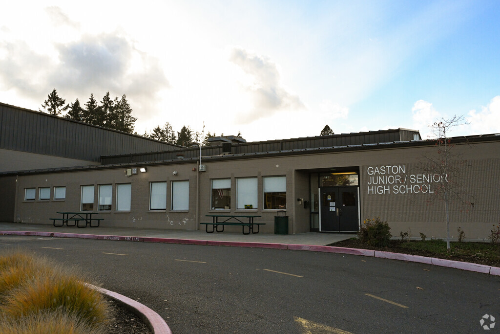 Gaston Junior/Senior High School provides education in 
Outlying Washington County.