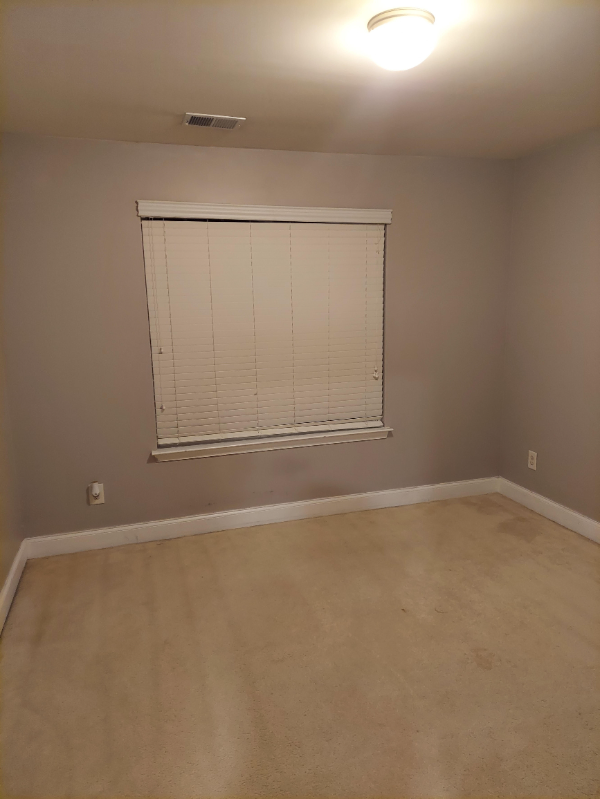 3921 Oak Field Dr, Loganville, GA 30052