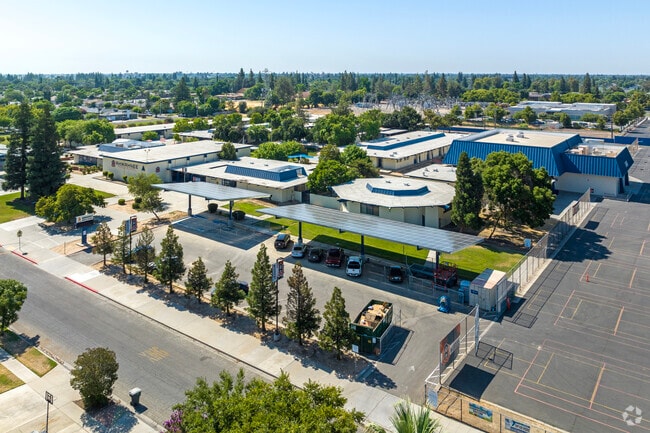 Ahwahnee Middle School has a large campus in the Hoover neighborhood of Fresno.